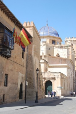 Elche Ayuntamiento y Basilika.JPG (118.3 KiB) 5565 mal betrachtet Ayuntamiento y Basilika