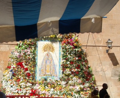 Elche Blumenaltar.JPG (165.62 KiB) 5565 mal betrachtet Blumenaltar