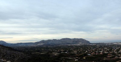 DSCN3499.jpg (90.63 KiB) 3909 mal betrachtet Im Hintergrund des Fotos: die Sierra Segaría