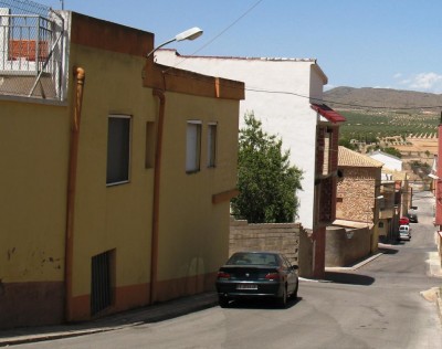 IMG_6774 Weinfelder.JPG (87.88 KiB) 48453 mal betrachtet Blick ins Tal: Weinfelder