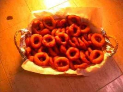 buñuelos de calabaza.jpg (16.06 KiB) 48453 mal betrachtet "BUÑUELOS DE CALABAZA" sind ein typisches Gebäck für diese Region. Es gibt sie hauptsächlich zu San José (am 19. März) und in der Winterzeit. Sie werden mit Mehl, gekochten Zucchini, Hefe und Zucker zubereitet. (Foto Angeles Martí Senabre)