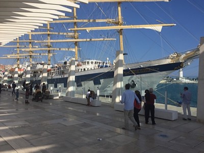 Hafen Malaga mit schönem Segler...