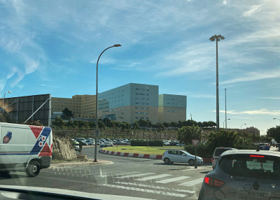 Almerias Hospital Torrecardenas ist endlich erweitert worden <br />und es gibt dort nun auch mehr Parkmöglichkeiten