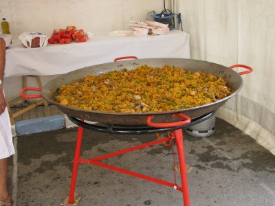 Die typische Paella in großen Pfannen durfte natürlich nicht fehlen.