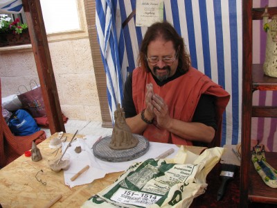 Detailgetreue Arbeiten aus Ton