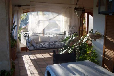 K800_IM000703.JPG (55.02 KiB) 7643 mal betrachtet Porche vor dem Poolbereich