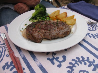 IMG_0549.JPG (4.1 MiB) 3707 mal betrachtet Entrecôte con salsa de Roquefort o pimienta verde