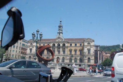 A - Rathaus - Blick vom Kreisel DSC_0111.JPG (110.9 KiB) 8556 mal betrachtet Endlich das Rathaus in Sicht, wir befinden uns noch in der Warteschlange, im Kreisel.