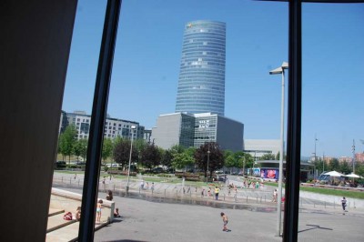 A-Benachbarter Iberdrola-Glaspalast.JPG (108.2 KiB) 8556 mal betrachtet Der benachbarte Iberdrola-Glaspalast