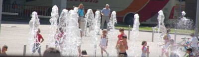 A-Wasserspiele.JPG (51.35 KiB) 10367 mal betrachtet Wasserspiele vor dem Museum
