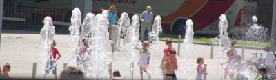 Wasserspiele vor dem Museum