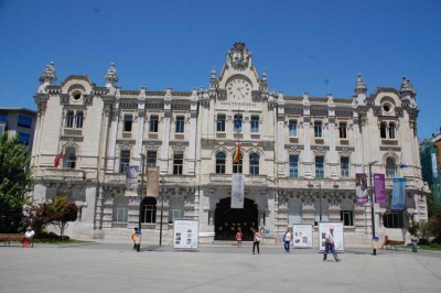 Das ursprüngliche Gebäude wurde von dem Architekten Julio Martinez-Zapata entworfen (er erhielt dafür den zweiten Preis der Nationalen Ausstellung der Schönen Künste), am 15. September 1907 eingeweiht und später erweitert.