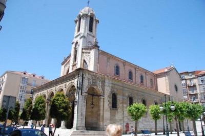 Die Kirche Santa Lucía wurde Mitte des 19. Jahrhunderts von dem Madrider Architekten Antonio de Zabaleta im Renaissancestil mit frühchristlichen Einflüssen entworfen und zwischen 1854 und 1868 erbaut. Die Kirche von Santa Lucia ist ohne Zweifel eines der bedeutendsten Gebäude der Stadt und eines der wenigen Gotteshäuser, das vor der Revolución von 1868 (La Gloriosa oder La Septembrina genannt) und während der &quot;crisis espiritual&quot; erbaut wurde.