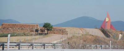 DSC_0688.JPG (82.41 KiB) 8124 mal betrachtet 11.34 Uhr - Moderne Kunst neben altem Bau