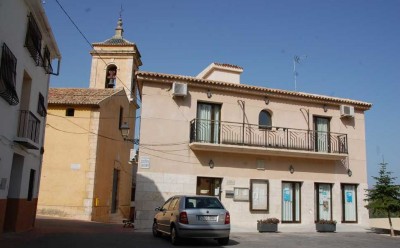 Kirche und Rathausplatz (Plaza del Nogal)