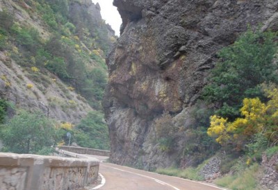 DSC_1506 enge Straße.JPG (92.17 KiB) 7228 mal betrachtet schmale Straßen