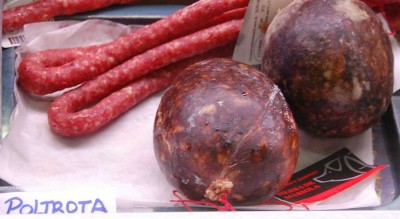 Lecker gewürzte Blutwurst (poltrota/morcón)