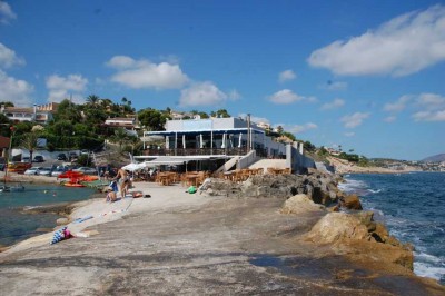 Untergeschoss - Coral Beach Bar, oben - Restaurante Timón