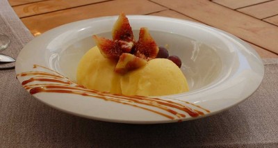 Postre: Mandarinensorbet mit frischen Feigen für 3,50 Euro