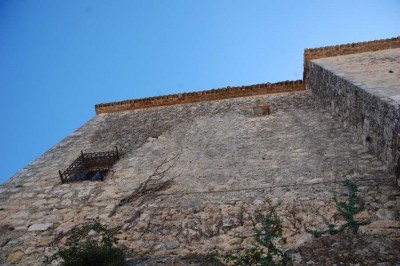 An der Rückseite der Kirche sieht man eher die Ausmaße des ehemaligen Palastes