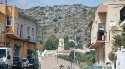 Sanet y Negrals liegt am Fuß der Sierra de Segaria