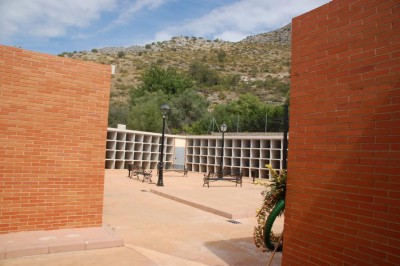 Friedhof 4.JPG (150.67 KiB) 7934 mal betrachtet Neu angelegter Friedhof