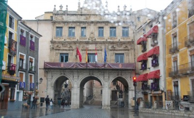 A regennasse Straßen - ayuntamiento DSC_0536.JPG (135.53 KiB) 9797 mal betrachtet Das Rathaus (ayuntamiento) wurde im Jahre 1733 nach Plänen von Jaime Bort erbaut.