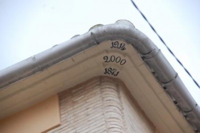 Alero de casa Abadía.JPG (38.58 KiB) 5083 mal betrachtet Dachtraufe (alero) der Casa Abadía in der Calle Mayor.