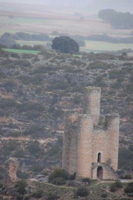 Wachturm (atalaya) - der &quot;Torre de Cañavete&quot; liegt auf der gegenüberliegenden Seite des Júcars.