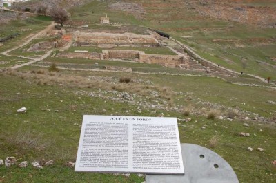 1 Ausgrabungen Foro DSC_0431.JPG (133.07 KiB) 7700 mal betrachtet Blick auf das Forum von oben