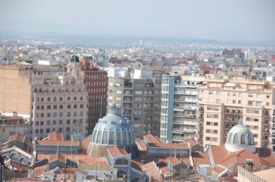 Wer kann mir etwas zu diesem Gebäude im Vordergrund sagen? Es steht ebenfalls in Valencia.