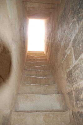 Bergfried - Treppe zur oberen, Zinnen bewehrten Plattform