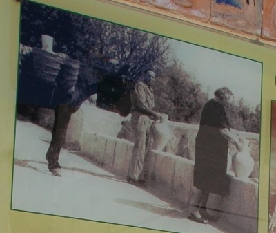 4 Historisches Foto.JPG (77.29 KiB) 5617 mal betrachtet Dieselbe Waschstelle (andere Perspektive) auf einem historischen Foto