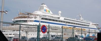 Kreuzfahrtschiff AIDA im Hafen von Valencia