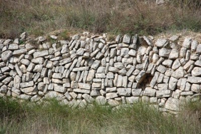 Natursteinmauer wenig kunstvoll