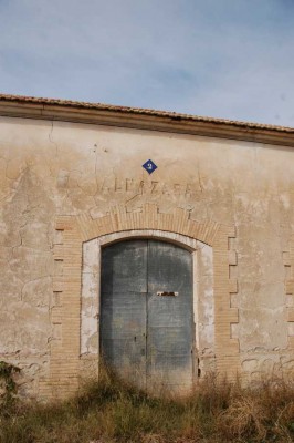 DSC_0004 An der Hauptstraße, Eingang zur almazara.JPG (86.49 KiB) 2379 mal betrachtet Eingang zur Almazara (Ölmühle)