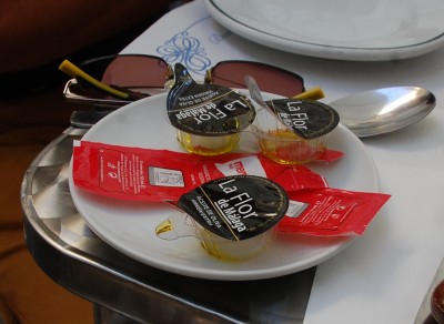 Einwegportionen mit Essig und Öl
