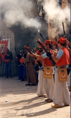 Fiestas Moros y Cristianos: Beduinen im Kampfgetümmel