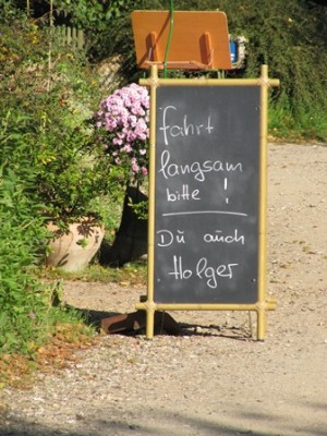 Schild Fahrt langsam.jpg