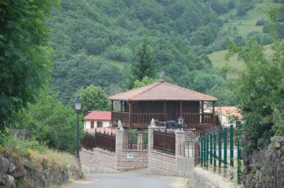 DSC_1641 horreo touristisch.JPG (132.25 KiB) 7560 mal betrachtet manche hórreos werden auch schon als rustikale Unterkunft an Touristen vermietet.