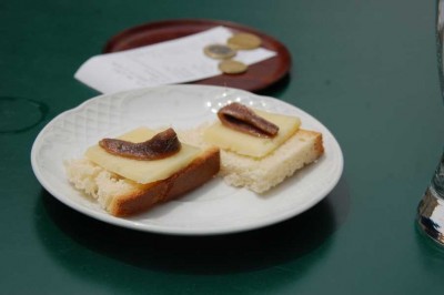DSC_1498 Llanaves de la Reina Käse-Tapas.JPG (87.4 KiB) 9380 mal betrachtet Zwischenstopp in Llanaves de la Reina: Tapas