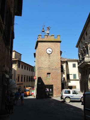 Montepulciano - Glockenturm 01.jpg