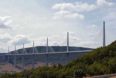 Die Brücke vom Rastplatz aus gesehen - ist schon recht gross, oder nicht?