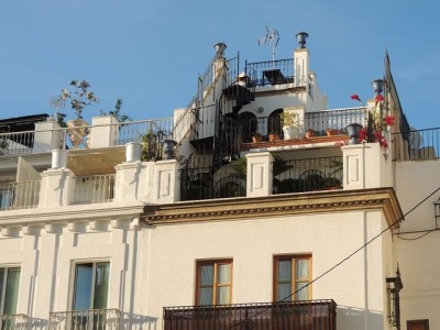 sevilla4.jpg (62.21 KiB) 2958 mal betrachtet Wohnen über den Wolken...