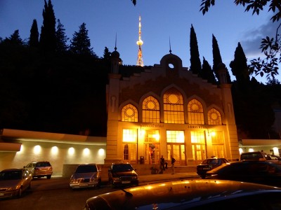 P1000670.JPG (255.79 KiB) 3710 mal betrachtet die Talstation der Zahnradbahn, die zum Mtatsminda hoch über der Stadt führt