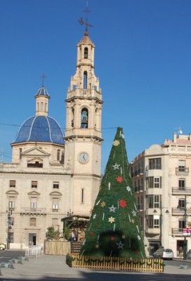 unechter Baum Alcoi.JPG (118.04 KiB) 20984 mal betrachtet unechter Tannenbaum in Alcoi