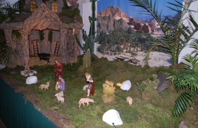 Der Stall  von Bethlehem mit der (noch) leeren Krippe vor Weihnachten - Deutschland