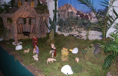 Der Stall  von Bethlehem mit der (noch) leeren Krippe vor Weihnachten - Deutschland