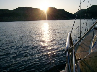boot 3.jpg (119.79 KiB) 3567 mal betrachtet Dieselbe Felsenküste bei Sonnenuntergang