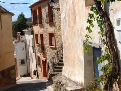 iIm Gegensatz zu Benasau: Steile Gassen in Ares del Bosque